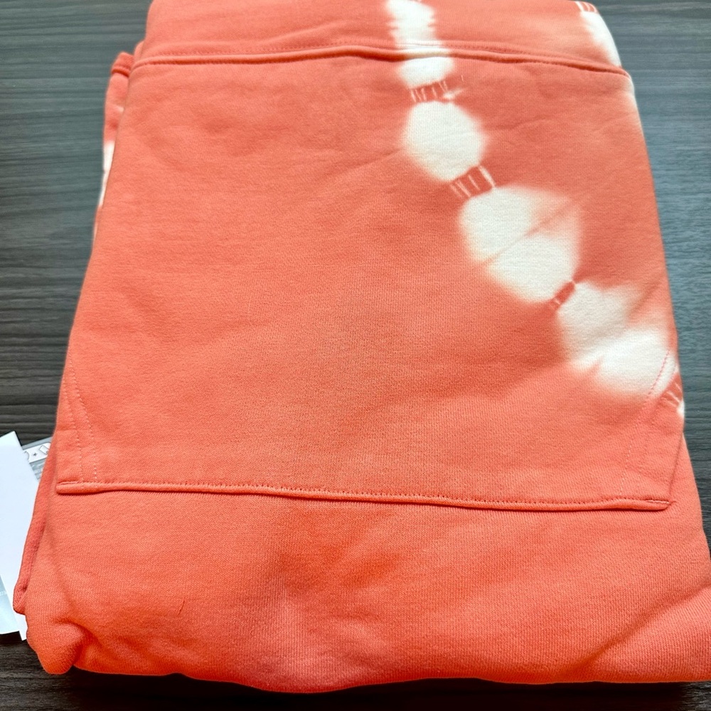 NEW Walt Disney World Orange Mickey Mouse Sweatshirt. Size Medium - Picture 4 of 4